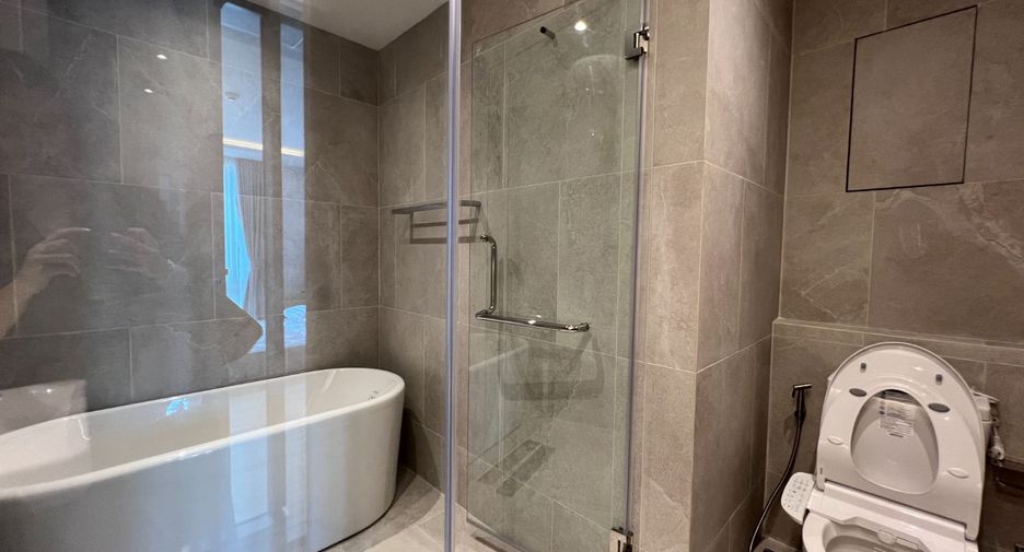 For rent 2 bedrooms condo in Watthana, Bangkok