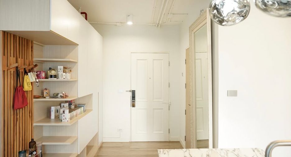 For sale 1 bed condo in Khlong Toei, Bangkok