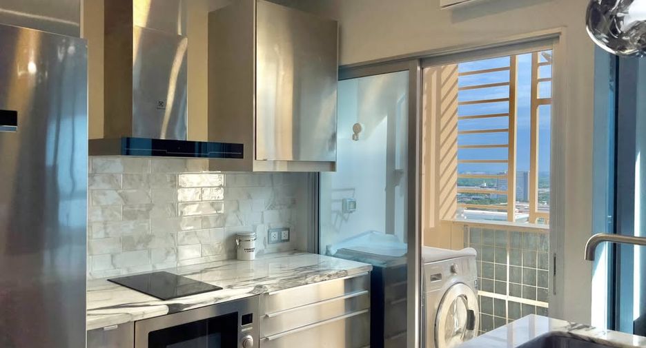 For sale 1 bed condo in Khlong Toei, Bangkok