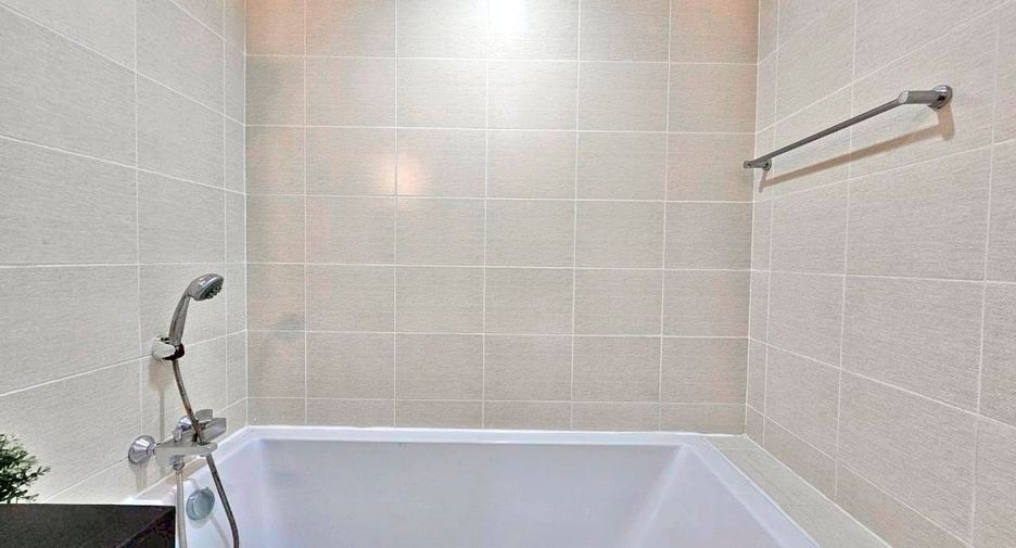 For rent 1 bed serviced apartment in Khlong Toei, Bangkok