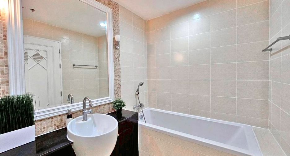 For rent 1 bed serviced apartment in Khlong Toei, Bangkok