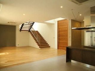 Haus zur Miete mit 4 Zimmer in Watthana, Bangkok