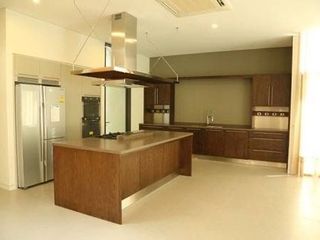 Haus zur Miete mit 4 Zimmer in Watthana, Bangkok