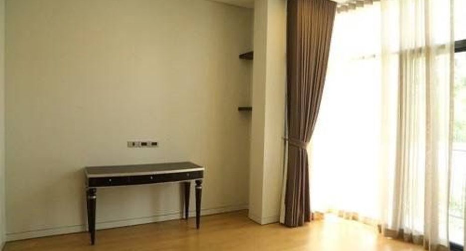 Haus zur Miete mit 4 Zimmer in Watthana, Bangkok