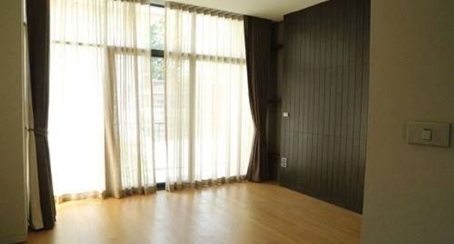 Haus zur Miete mit 4 Zimmer in Watthana, Bangkok