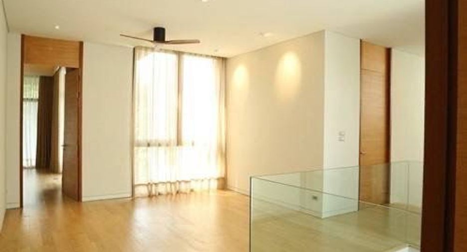 Haus zur Miete mit 4 Zimmer in Watthana, Bangkok
