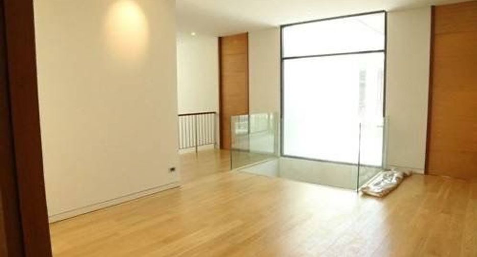 Haus zur Miete mit 4 Zimmer in Watthana, Bangkok
