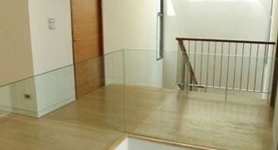 Haus zur Miete mit 4 Zimmer in Watthana, Bangkok