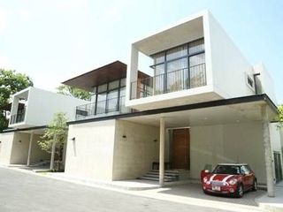 Haus zur Miete mit 4 Zimmer in Watthana, Bangkok