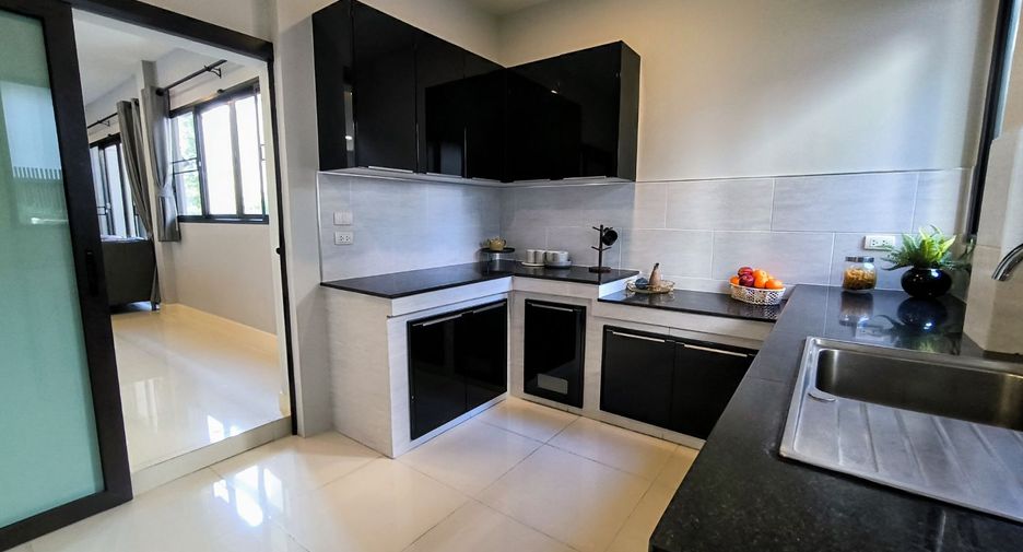 Casa en venta de 5 habitaciones en Bang Phli, Samut Prakan