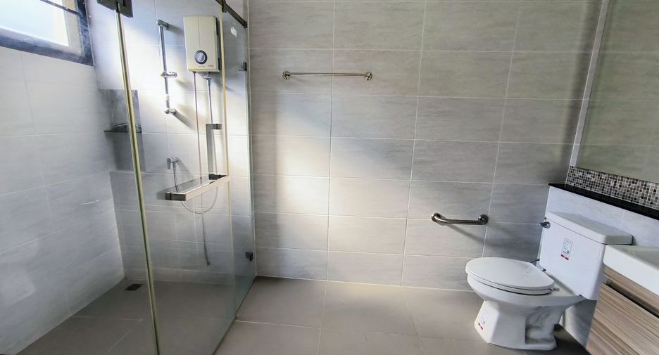 Casa en venta de 5 habitaciones en Bang Phli, Samut Prakan
