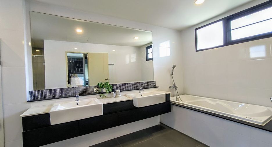 Casa en venta de 5 habitaciones en Bang Phli, Samut Prakan
