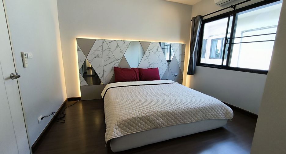 Casa en venta de 5 habitaciones en Bang Phli, Samut Prakan