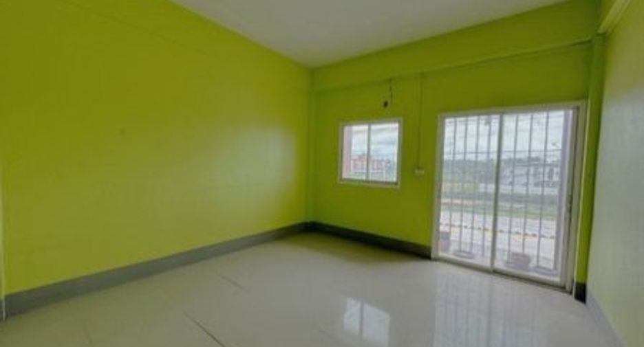 Gewerbefläche zum Kauf mit 4 Zimmer in Pluak Daeng, Rayong