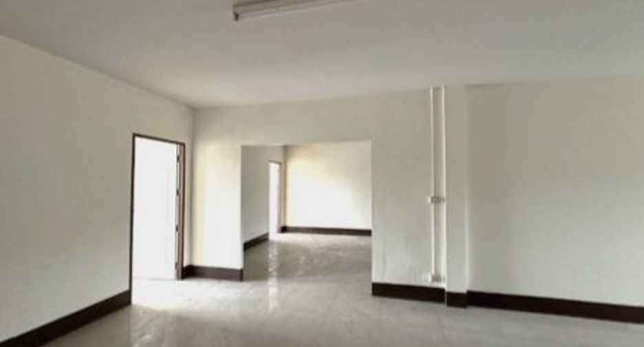 Gewerbefläche zum Kauf mit 4 Zimmer in Pluak Daeng, Rayong