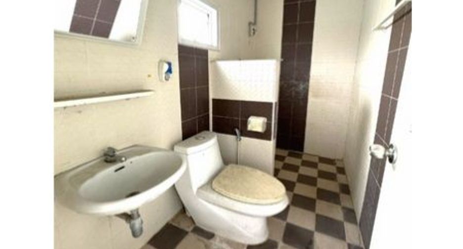 Gewerbefläche zum Kauf mit 4 Zimmer in Pluak Daeng, Rayong
