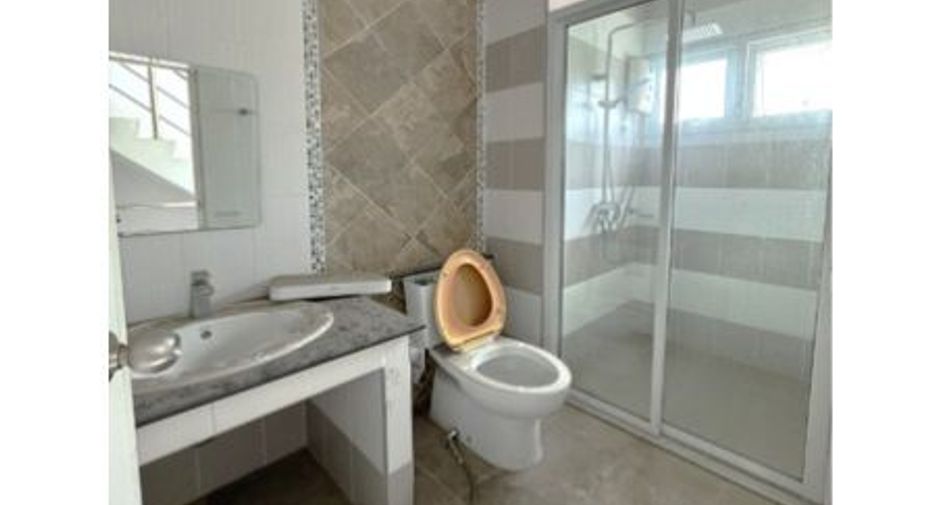 Local comercial en venta de 2 habitaciones en Mueang Rayong, Rayong