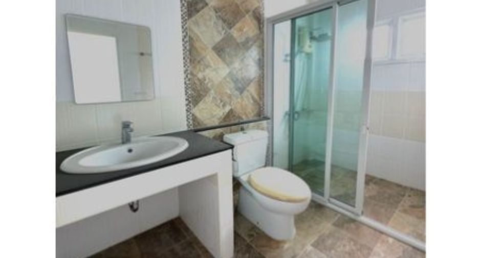 Local comercial en venta de 2 habitaciones en Mueang Rayong, Rayong