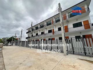 出售 4 卧室 联排别墅 在 Bang Sue, 曼谷