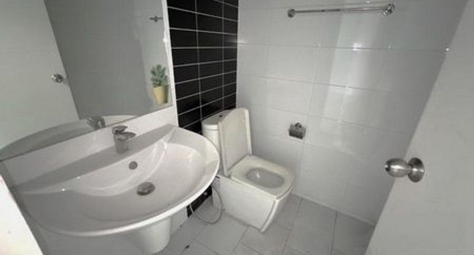 For sale 3 ベッドルーム townhouse in Lak Si, Bangkok