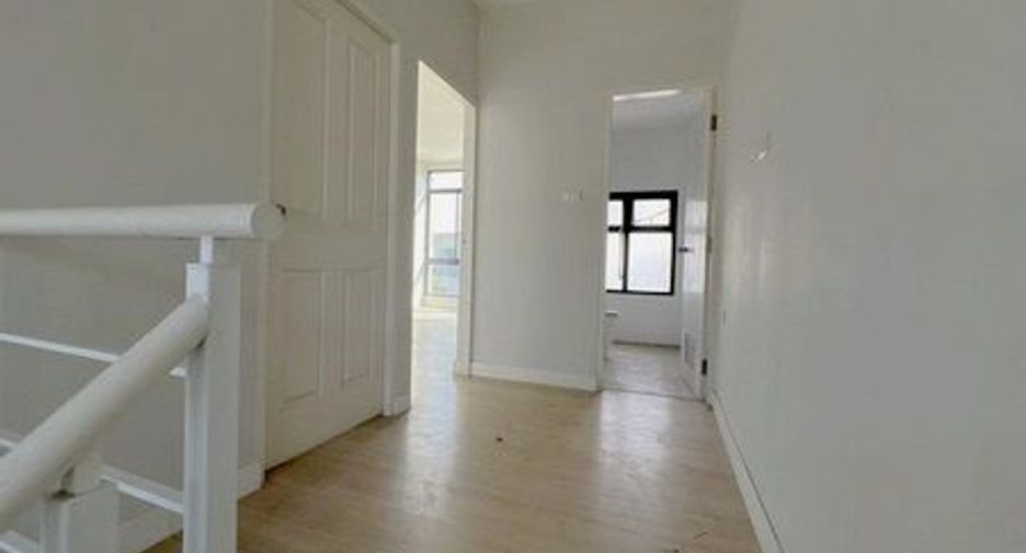 For sale 3 ベッドルーム townhouse in Lak Si, Bangkok