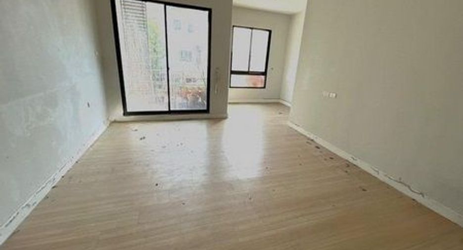 For sale 3 ベッドルーム townhouse in Lak Si, Bangkok