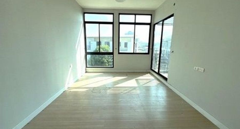 For sale 3 ベッドルーム townhouse in Lak Si, Bangkok