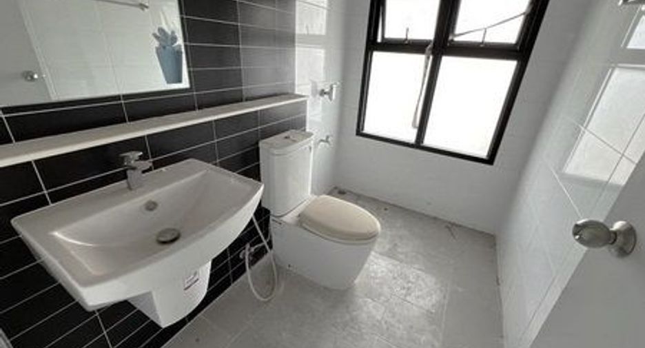 For sale 3 ベッドルーム townhouse in Lak Si, Bangkok