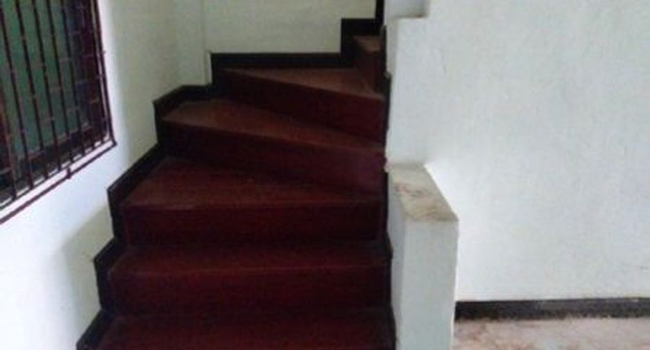 Reihenhaus zum Kauf mit Studio in Uthai, Phra Nakhon Si Ayutthaya