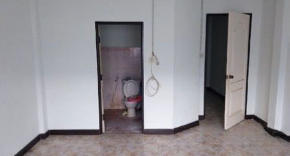 Reihenhaus zum Kauf mit Studio in Uthai, Phra Nakhon Si Ayutthaya