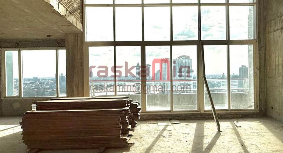 For sale 5 bedrooms condo in Bang Kho Laem, Bangkok