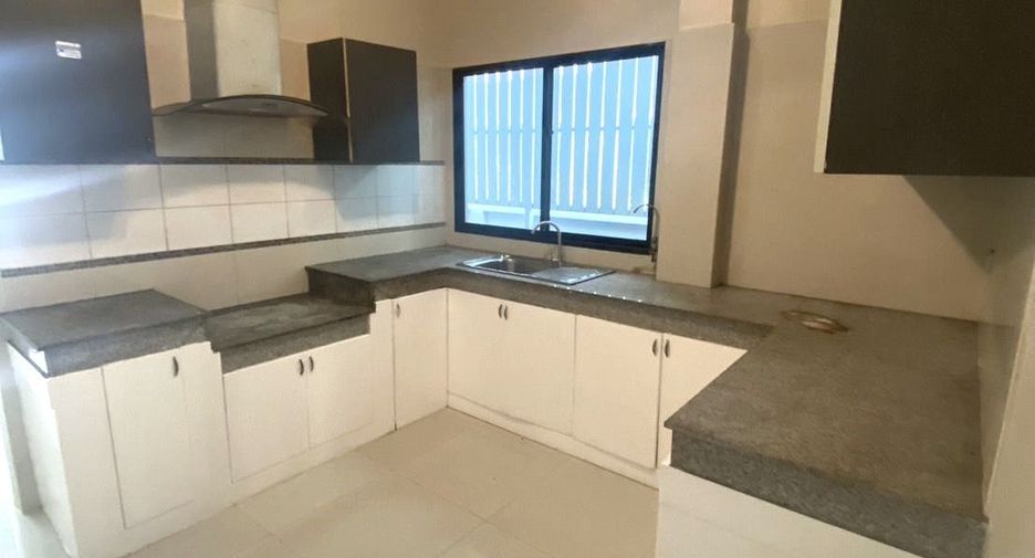 For sale 4 bedrooms house in Prawet, Bangkok