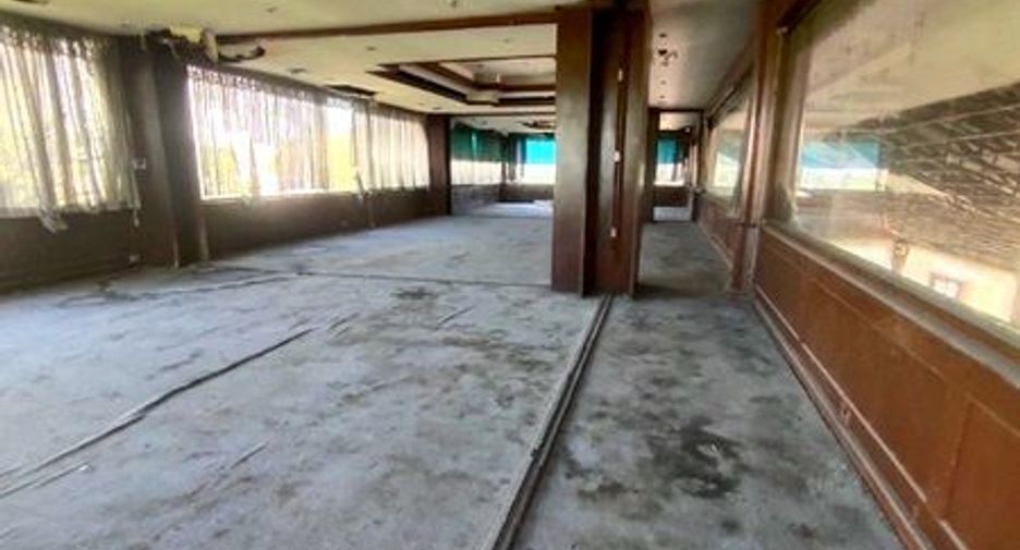 For sale retail Space in Bang Bo, Samut Prakan
