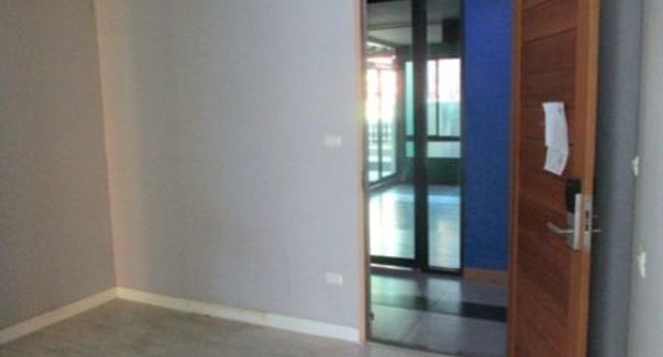 For sale 1 bed condo in Huai Khwang, Bangkok