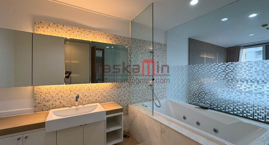 For rent 3 bedrooms condo in North Pattaya, Pattaya