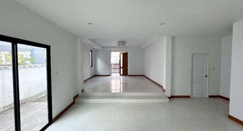 For sale 3 bedrooms house in Mueang Chon Buri, Chonburi