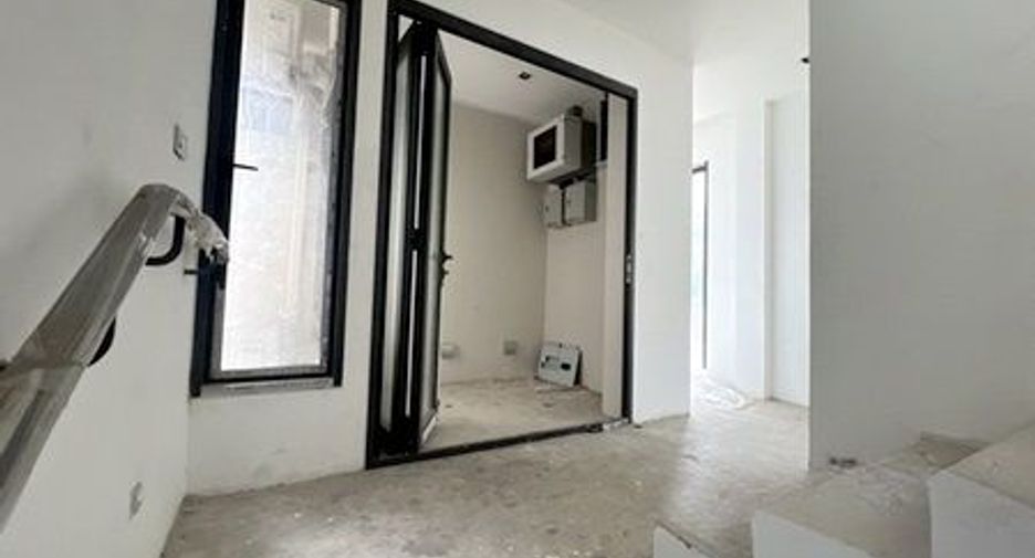 For sale 5 bedrooms house in Chatuchak, Bangkok