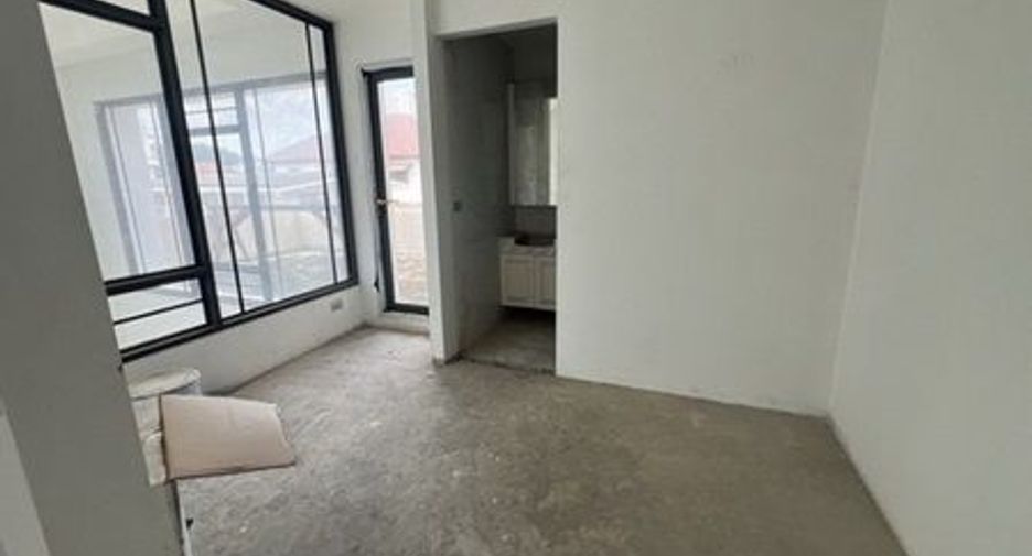For sale 5 bedrooms house in Chatuchak, Bangkok