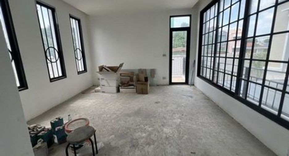 For sale 5 bedrooms house in Chatuchak, Bangkok