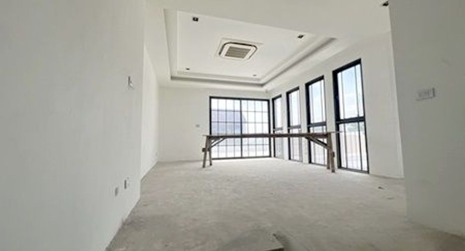 For sale 5 bedrooms house in Chatuchak, Bangkok