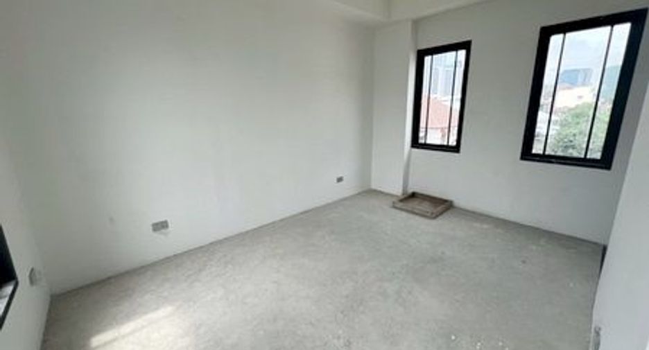 For sale 5 bedrooms house in Chatuchak, Bangkok