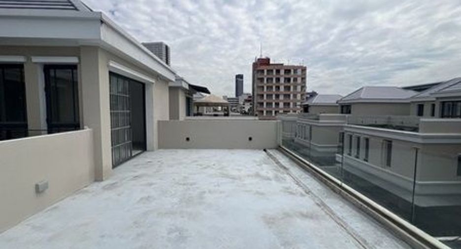 For sale 5 bedrooms house in Chatuchak, Bangkok