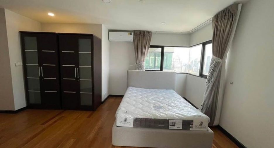 For rent 3 bedrooms condo in Sathon, Bangkok