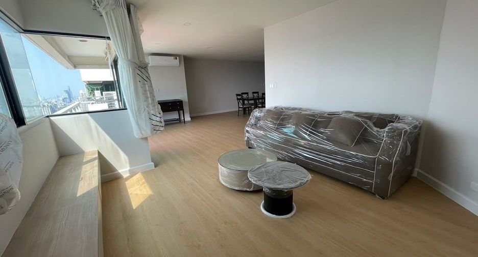 For rent 3 bedrooms condo in Sathon, Bangkok