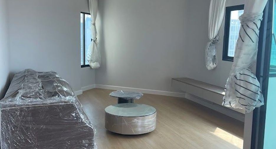 For rent 3 bedrooms condo in Sathon, Bangkok