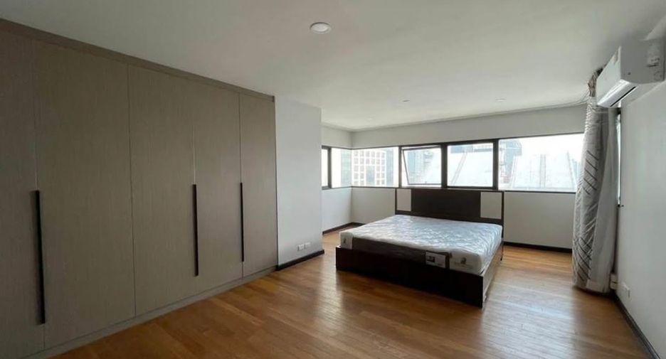 For rent 3 bedrooms condo in Sathon, Bangkok