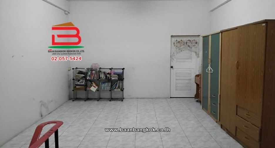 For sale 3 bedrooms retail Space in Sai Mai, Bangkok