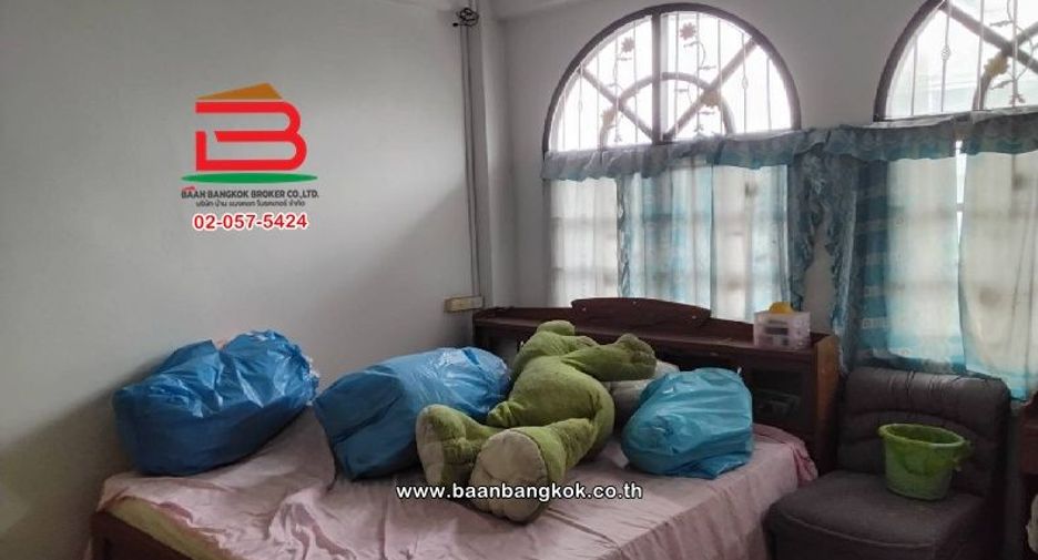 For sale 3 bedrooms retail Space in Sai Mai, Bangkok