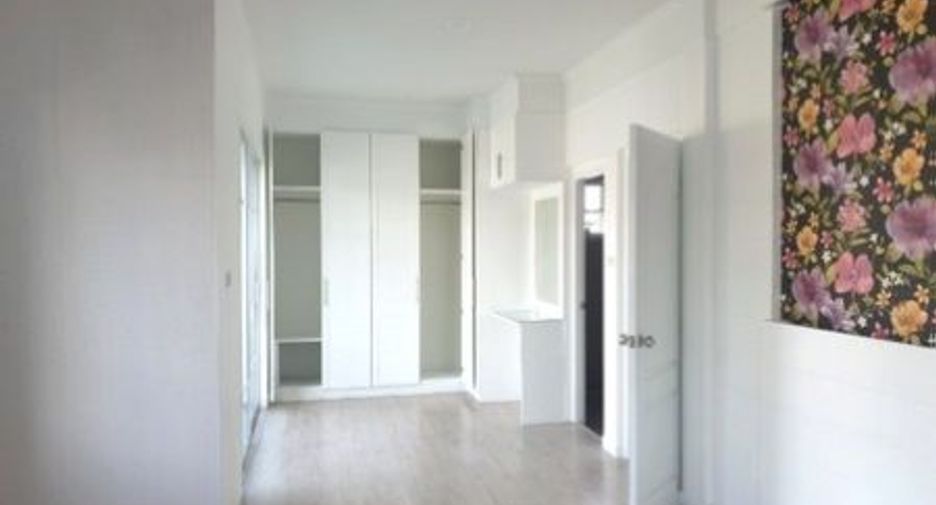 For sale 4 bedrooms house in Bang Lamung, Chonburi