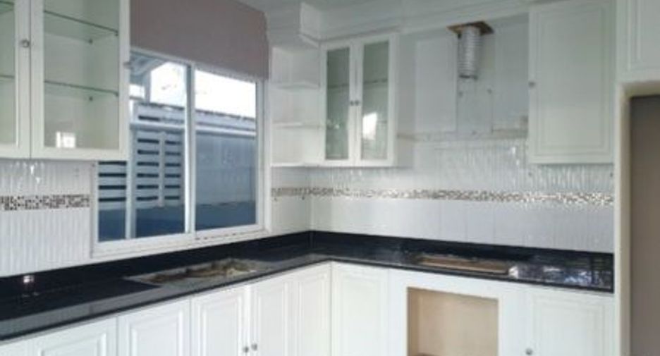 For sale 4 bedrooms house in Bang Lamung, Chonburi